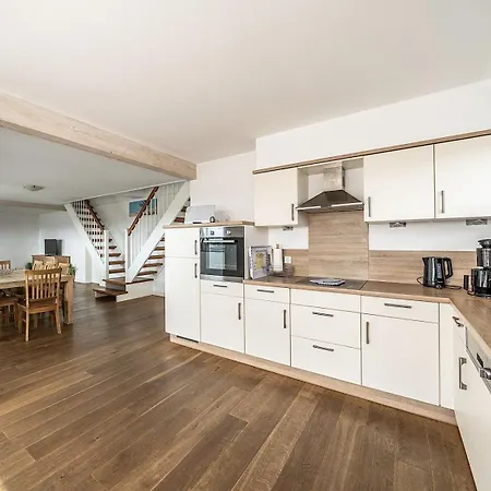 Mit Sauna Und Balkon Zentral In *