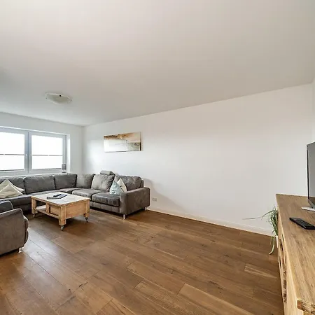 Mit Sauna Und Balkon Zentral In